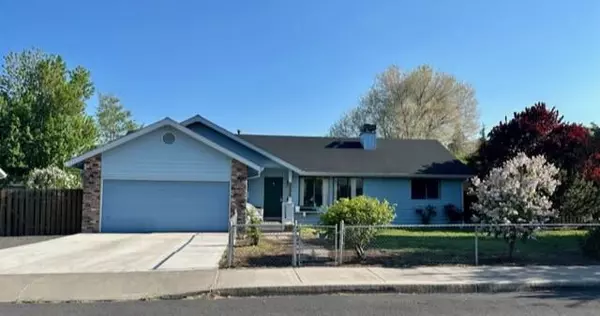 2620 Fissure LOOP, Redmond, OR 97756