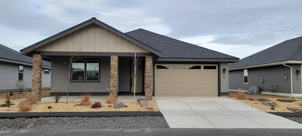 2537 Redwood CIR, Redmond, OR 97756