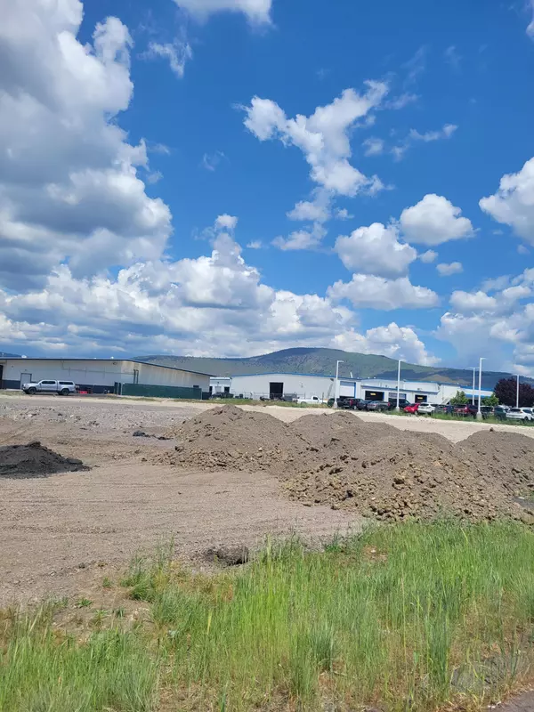 Klamath Falls, OR 97603,2960 Maywood DR