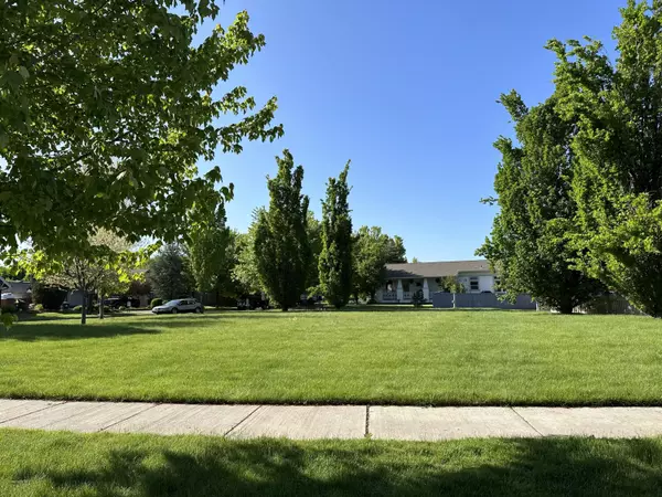 Redmond, OR 97756,851 18th CT