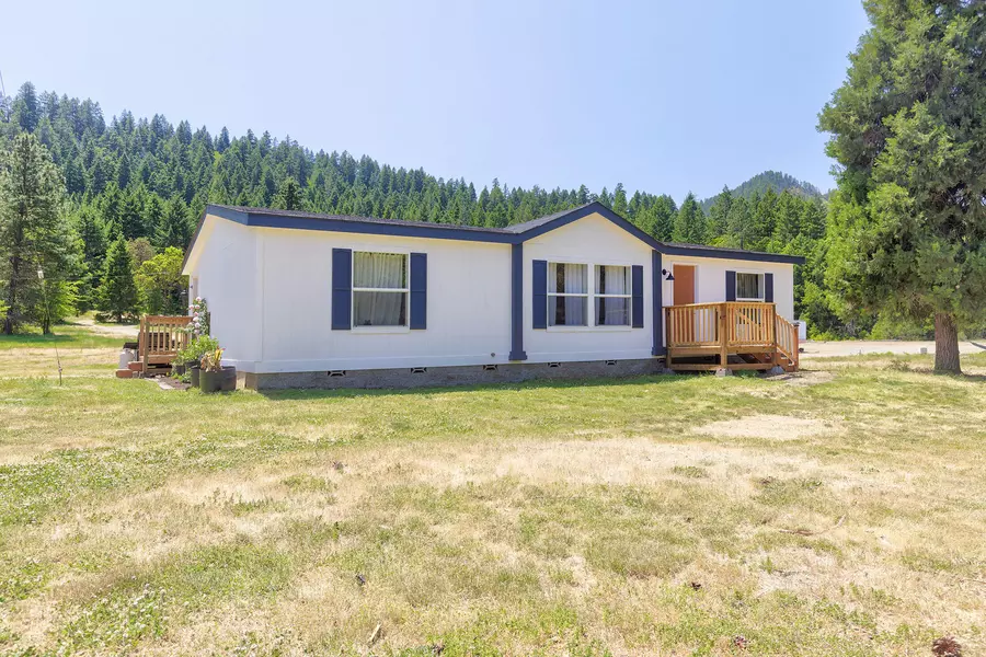 200 Frontage RD, Wolf Creek, OR 97497