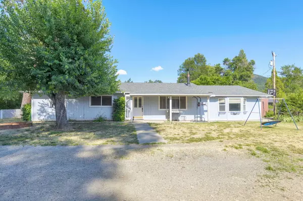 89 Queens Branch RD, Rogue River, OR 97537