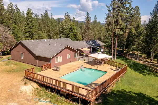 7437 Evans Creek RD, Rogue River, OR 97537