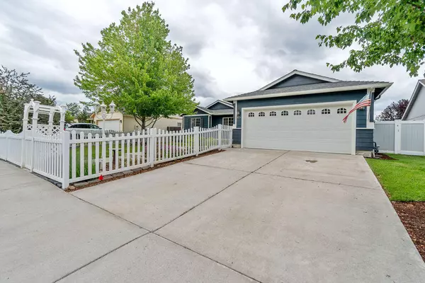 Redmond, OR 97756,834 Quince PL