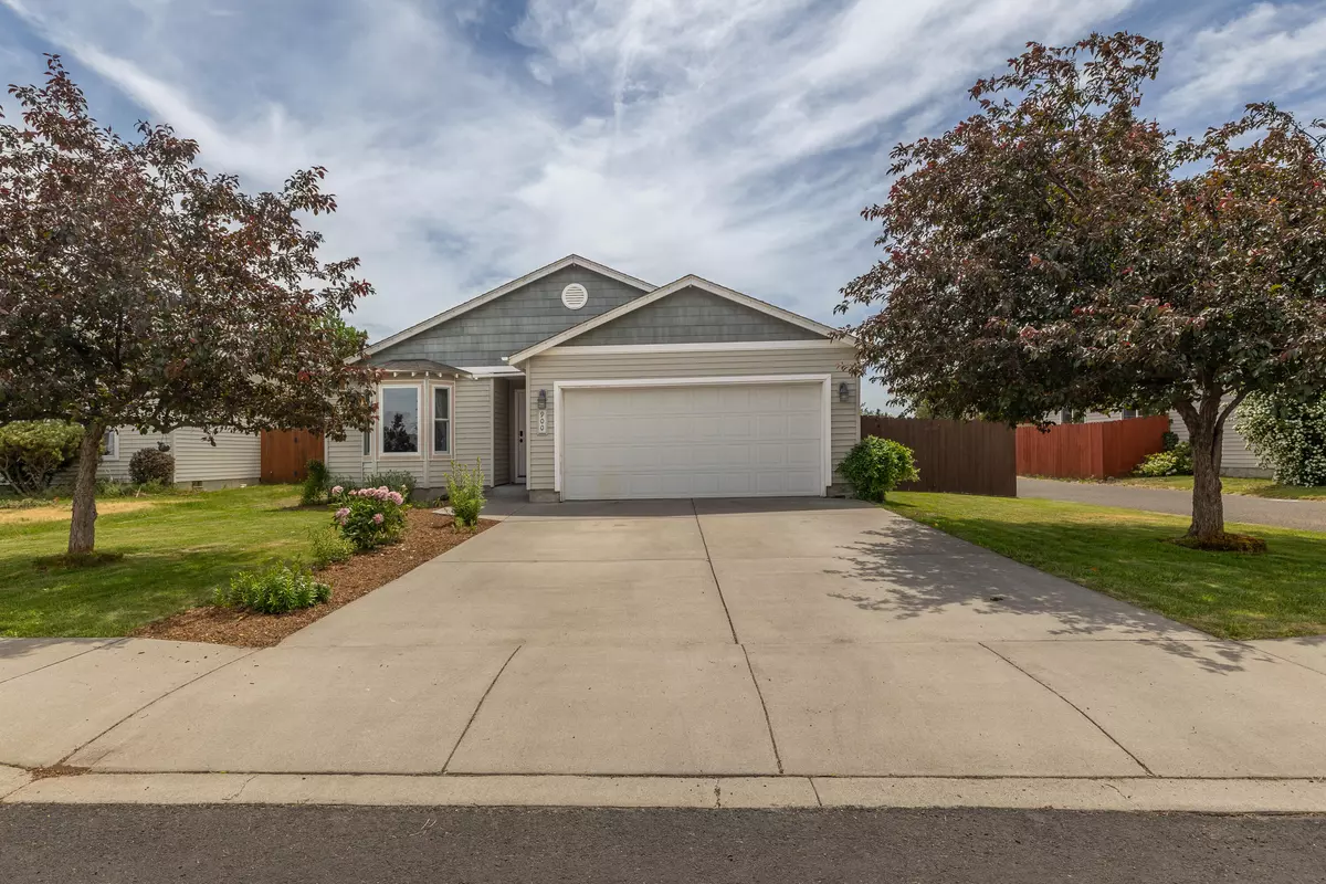 Redmond, OR 97756,900 Spruce Tree PL