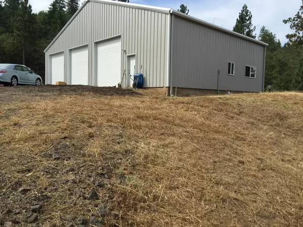 365 White Tail DR, Eagle Point, OR 97524