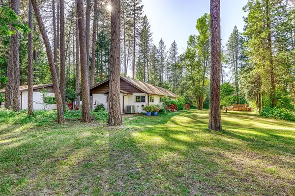 5189 Evans Creek RD, Rogue River, OR 97537