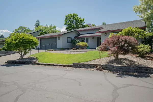 2470 Sun Oaks DR, Medford, OR 97504