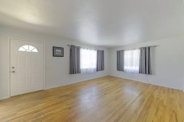 Medford, OR 97501,2363 Thorn Oak DR