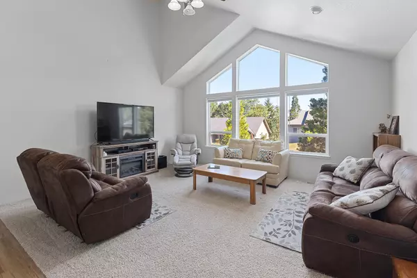 Grants Pass, OR 97527,227 Sapphire CT