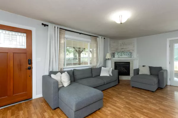 Madras, OR 97741,451 C ST