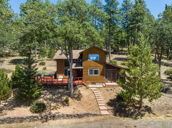 885 Tyler Creek RD, Ashland, OR 97520