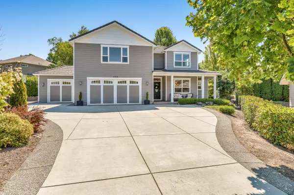 225 Briarwood LN,  Medford,  OR 97504