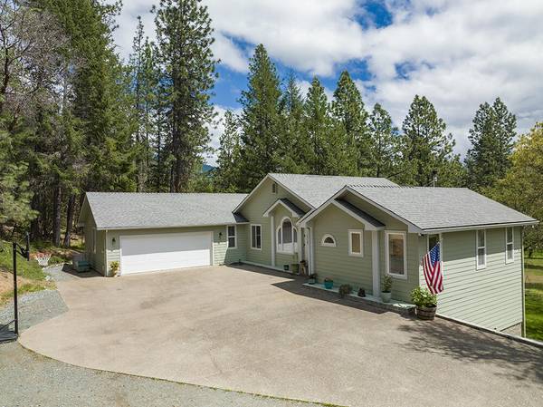 250 Mountain Paradise RD,  Grants Pass,  OR 97526