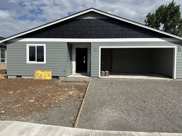 7932 27th ST #Lot 34, White City, OR 97503