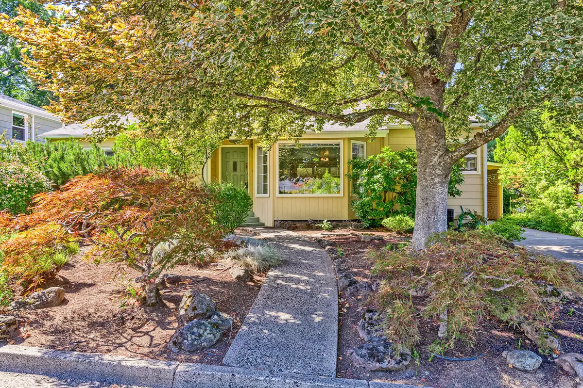 Ashland, OR 97520,923 Garden WAY