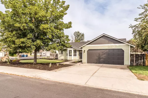 2827 Reindeer AVE, Redmond, OR 97756