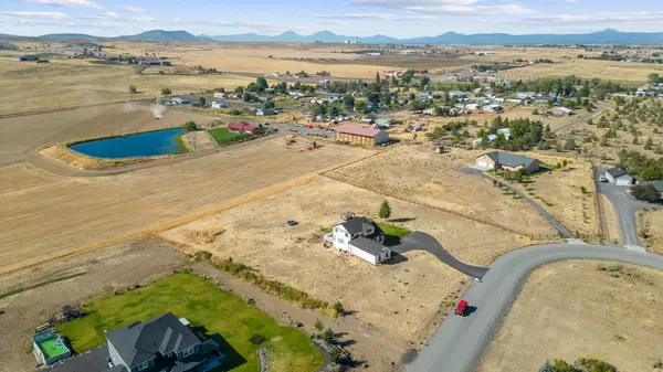 Madras, OR 97741,325 Rodeo LN