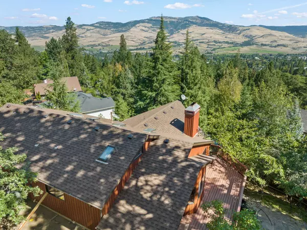 Ashland, OR 97520,595 Weller LN