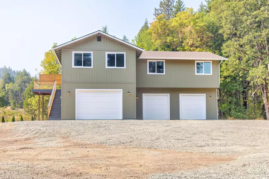 325 Sunny Glen WAY, Wolf Creek, OR 97497