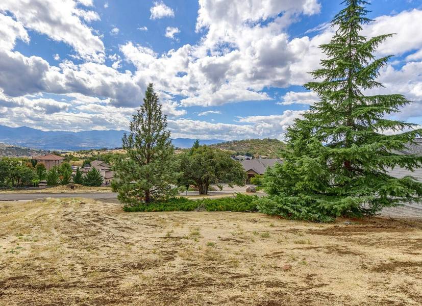 5626 Fallbrook LN, Medford, OR 97504