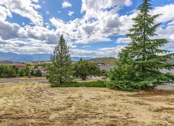 Medford, OR 97504,5626 Fallbrook LN