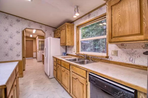 Cave Junction, OR 97523,211 Ivy DR