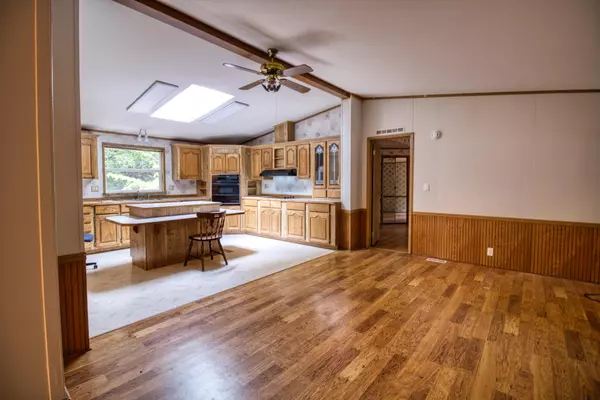 Cave Junction, OR 97523,211 Ivy DR