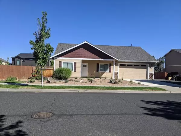 2943 Cascade AVE, Redmond, OR 97756