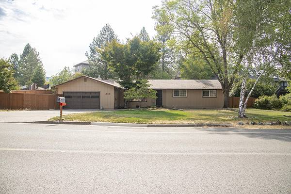 1609 Crescent DR,  Grants Pass,  OR 97526