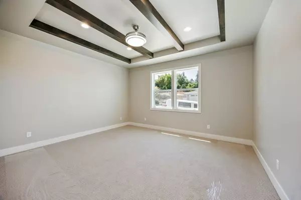 Ashland, OR 97520,364 Randy ST