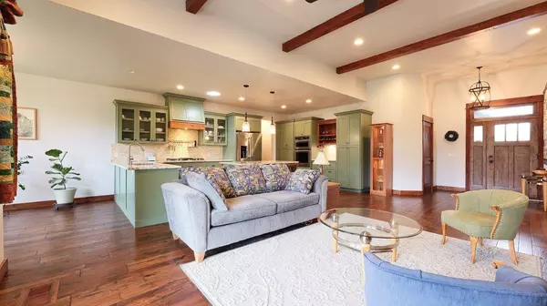 Shady Cove, OR 97539,209 White Oak WAY