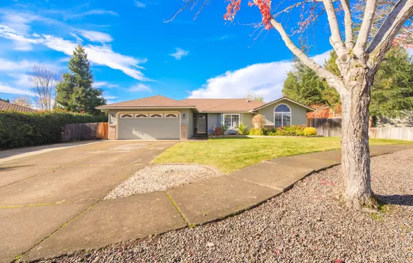 411 Westwind CIR, Eagle Point, OR 97524