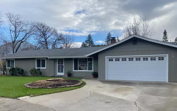 118 Hickory DR, Rogue River, OR 97537