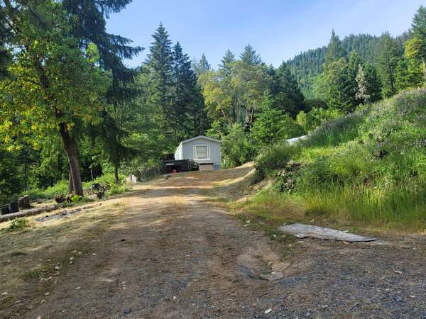 808 Placer RD, Sunny Valley, OR 97497