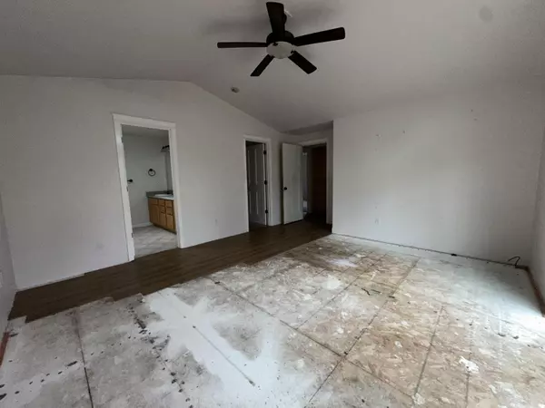 2894 Shimmer LN Grants Pass, OR 97527