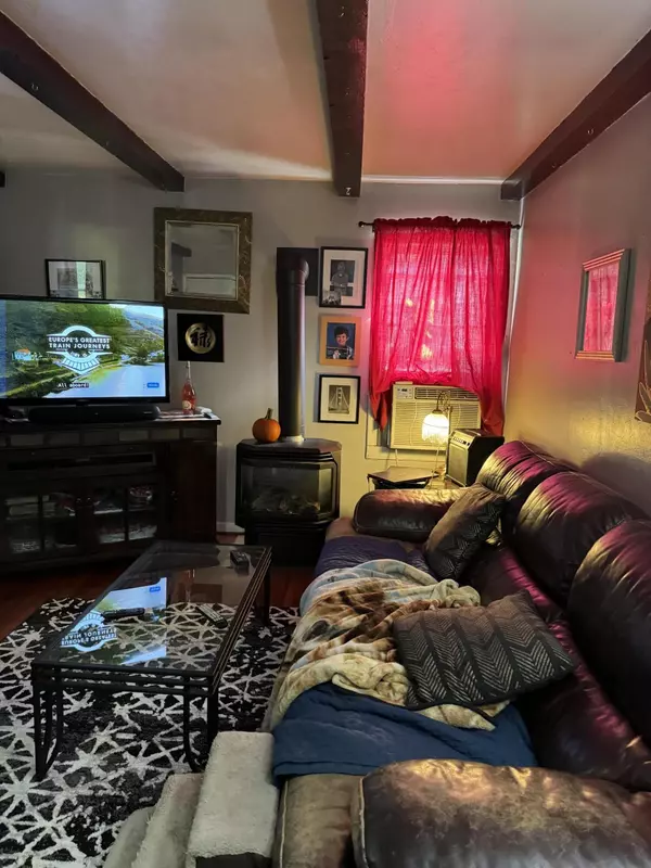 Grants Pass, OR 97527,271 Fruitdale DR