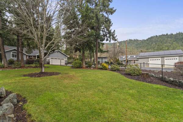 1219 Jones Creek RD,  Grants Pass,  OR 97526