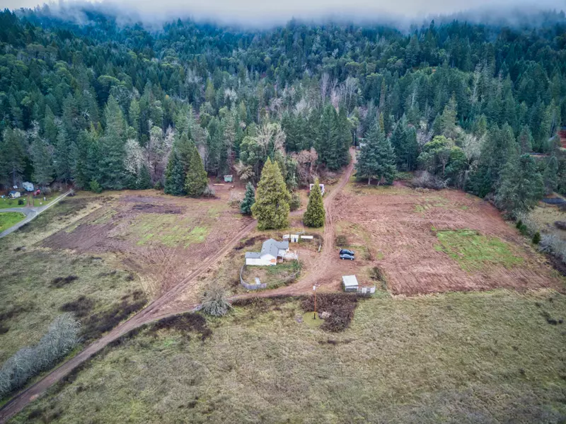 417 Frontage RD, Wolf Creek, OR 97497