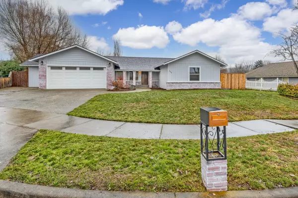 408 Westwind CIR, Eagle Point, OR 97524