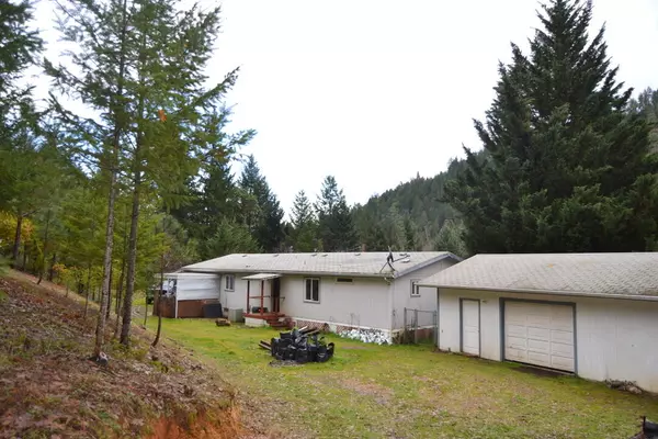 484 Brimstone RD, Wolf Creek, OR 97497