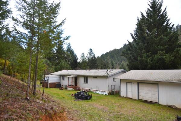 484 Brimstone RD, Wolf Creek, OR 97497