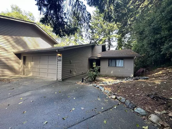 1546 Seacrest LN, Brookings, OR 97415