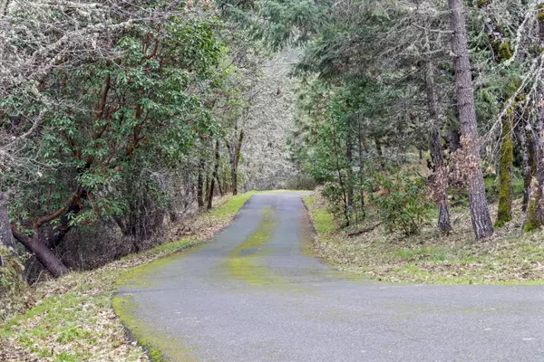 Grants Pass, OR 97526,300 Lindy LN