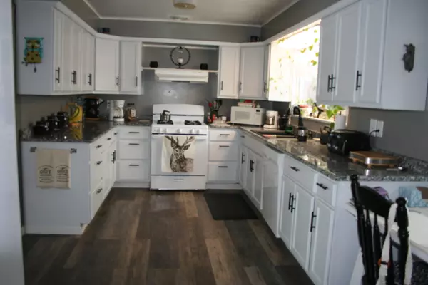 Riddle, OR 97469,438 FOURTH AVE #0