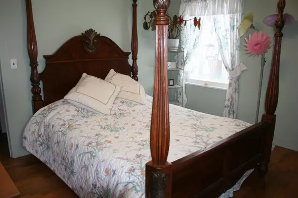 Riddle, OR 97469,438 FOURTH AVE #0