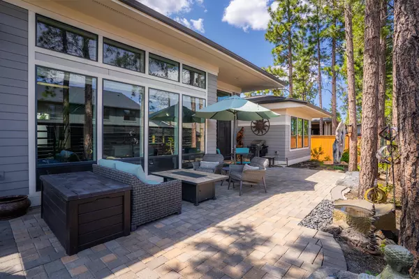 Bend, OR 97703,62654 Mt Thielsen DR