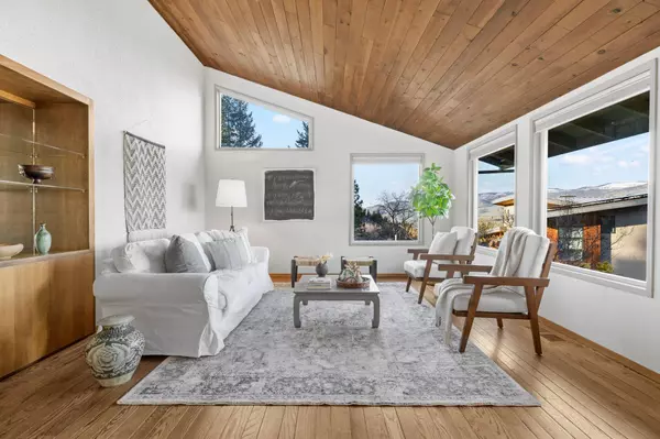 400 Fernwood DR Ashland, OR 97520