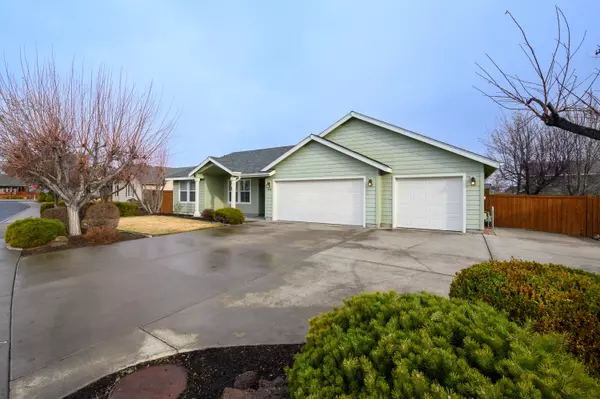 2163 Poplar PL, Redmond, OR 97756