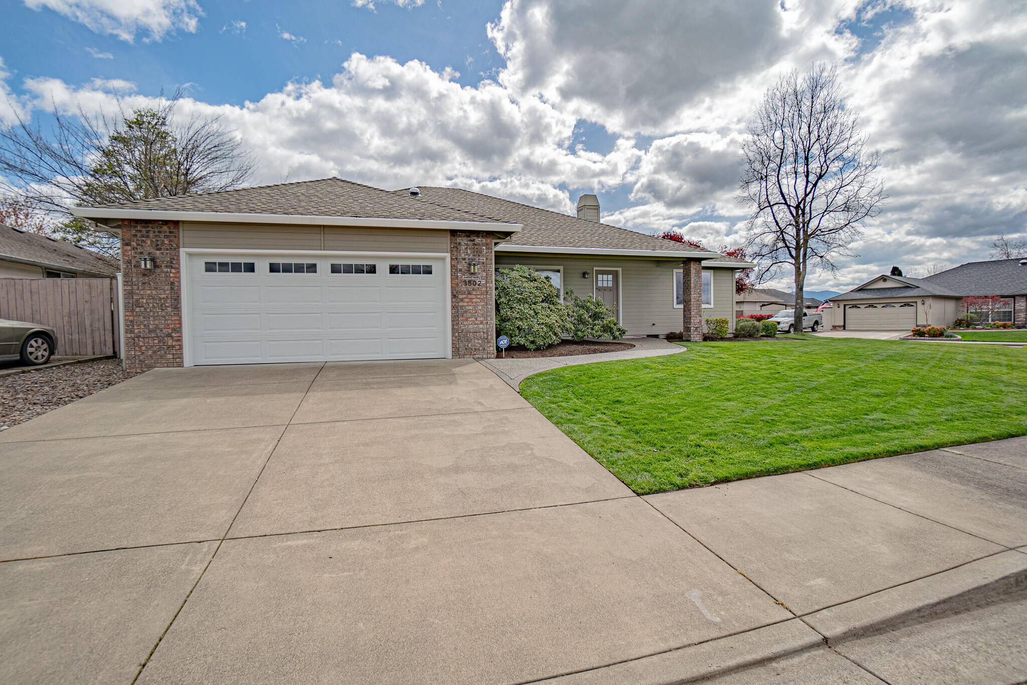 3502 Shawna DR,  Medford,  OR 97504